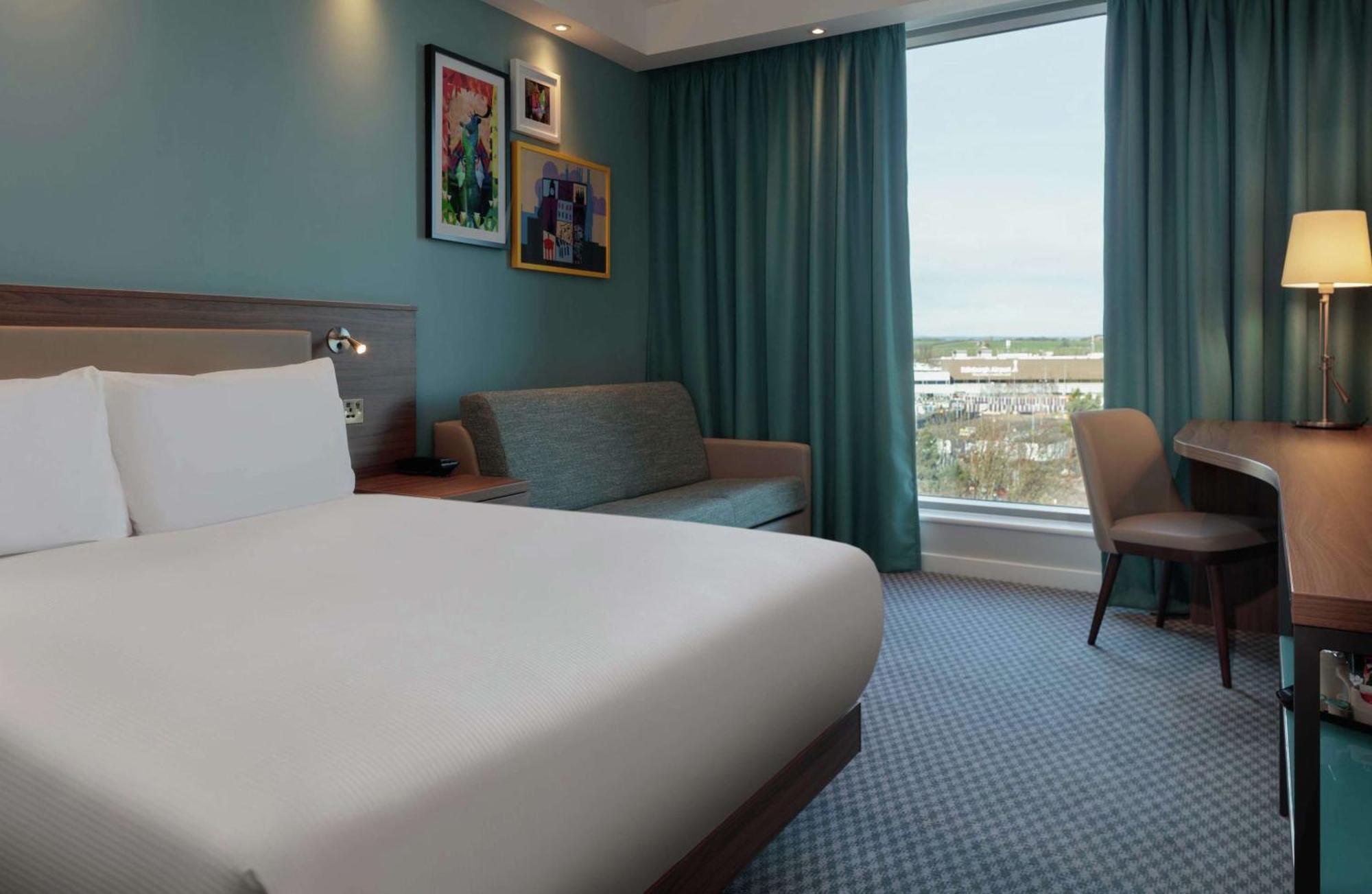 Hampton By Hilton Edinburgh Airport Hotell Ingliston Exteriör bild