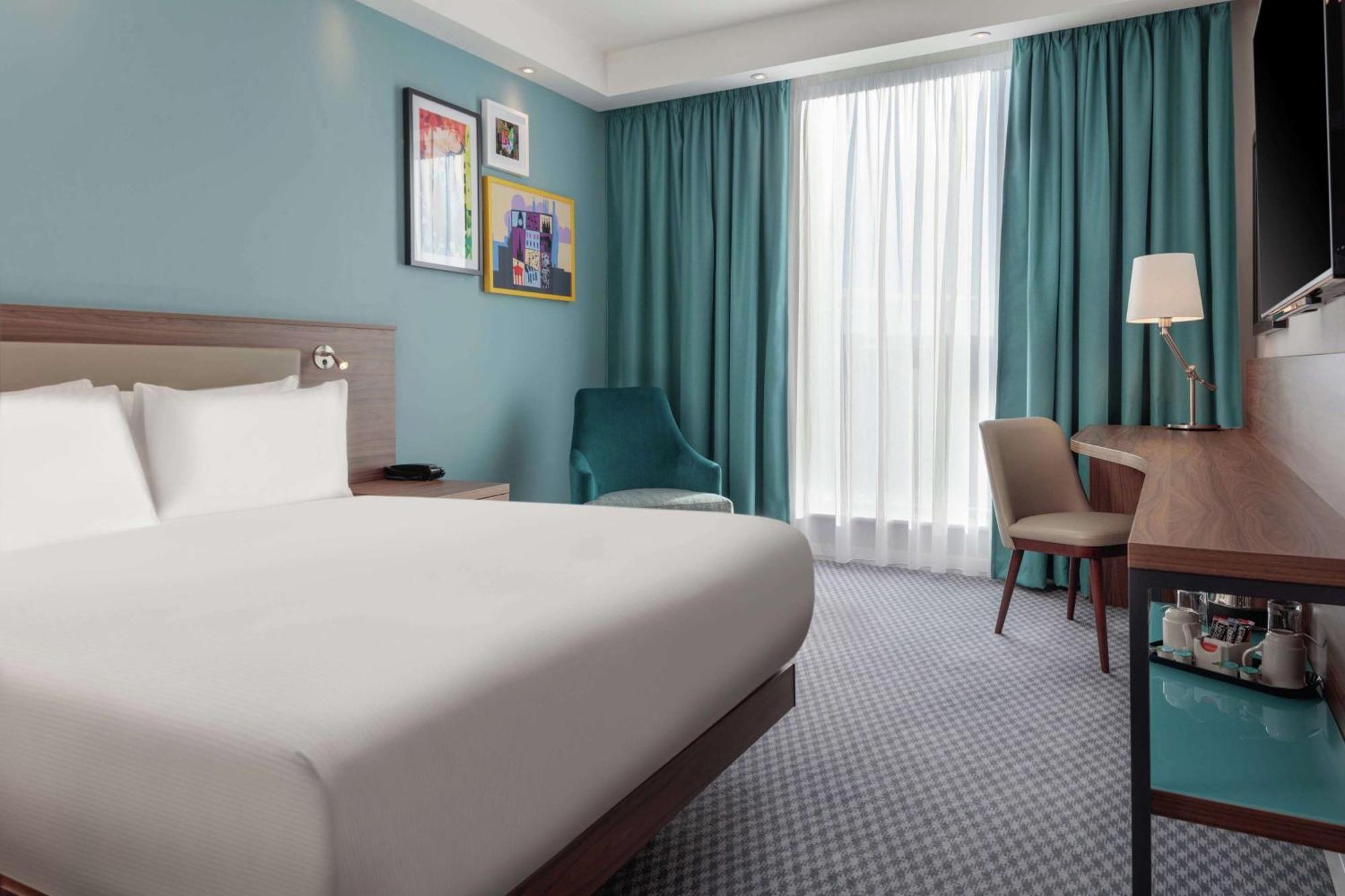 Hampton By Hilton Edinburgh Airport Hotell Ingliston Exteriör bild