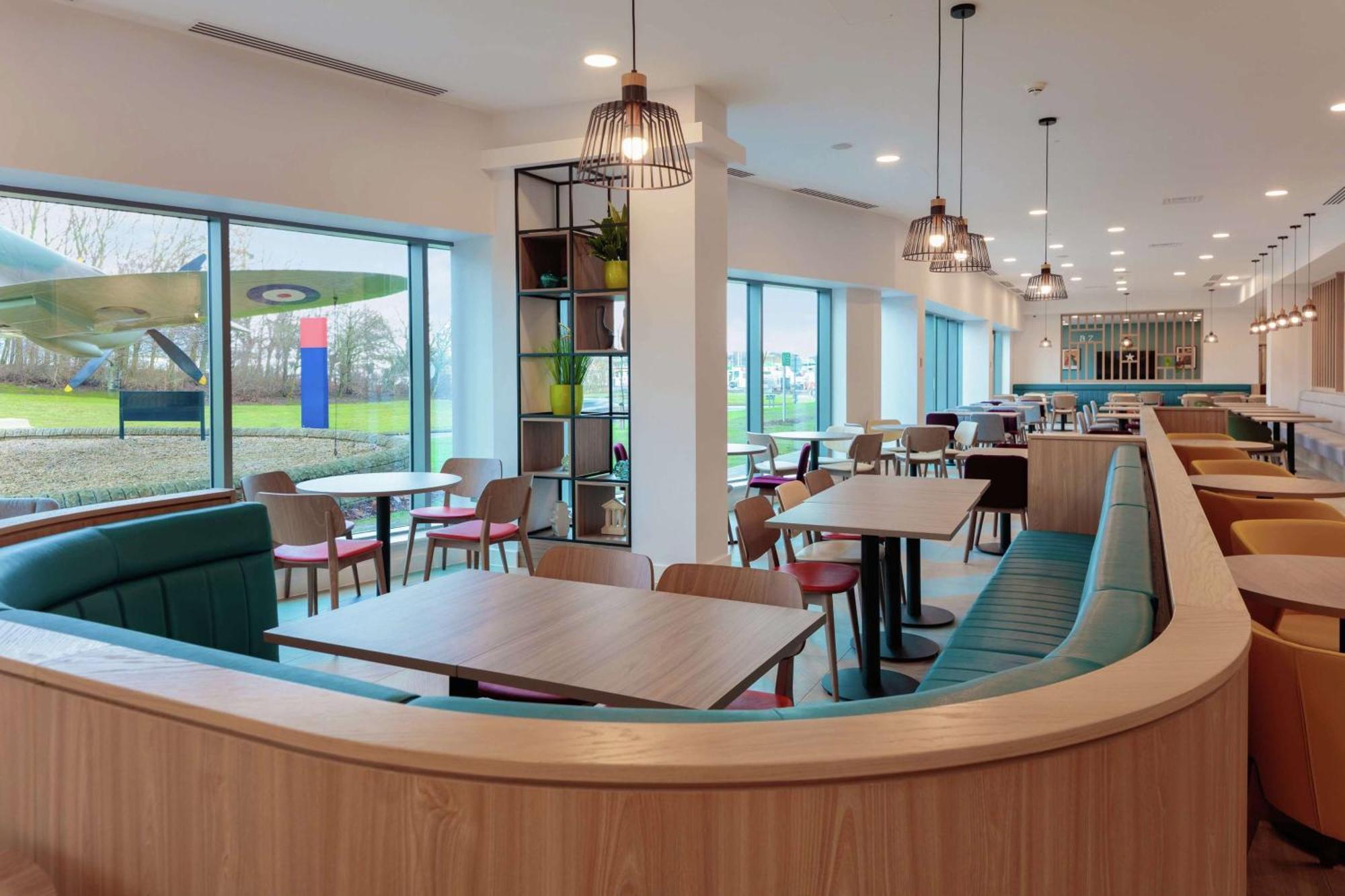 Hampton By Hilton Edinburgh Airport Hotell Ingliston Exteriör bild